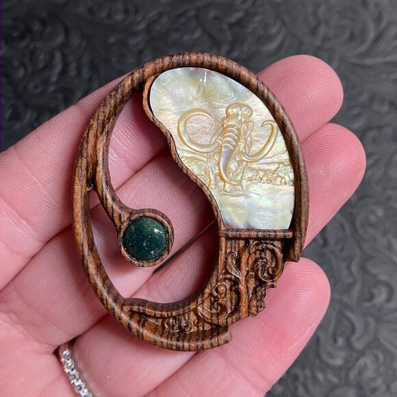 Mother of Pearl Woolly Mammoths Pendant Cabochon Or Mini Art - Picture 1 of 7